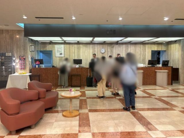大阪パレスホテルのフロント